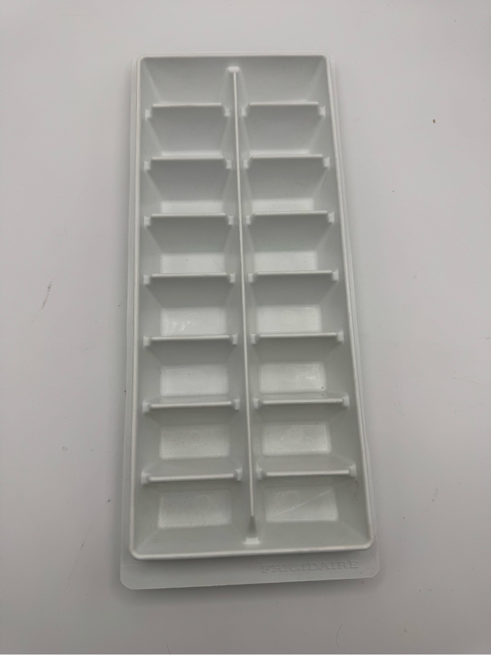 Frigidaire White Plastic Ice Cube Tray - 16 - Pair Rectangle Mold
